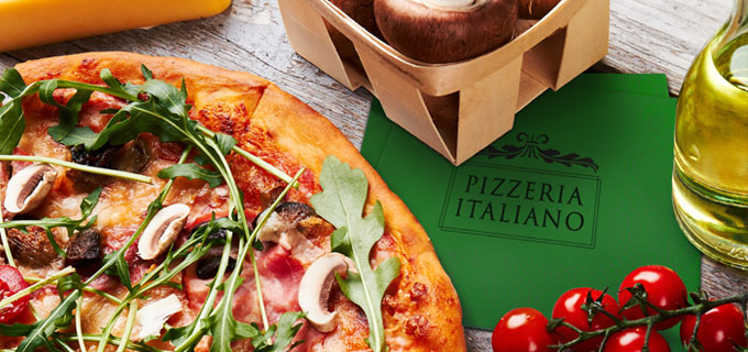 Individuelle Serviette an einem Pizzastand